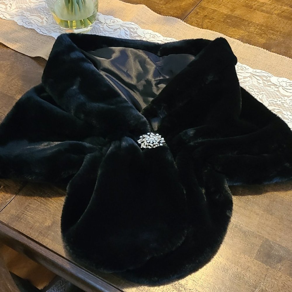 Women's Black Faux Fur Stole (Shawl/Shrug/Wrap) with Brooch